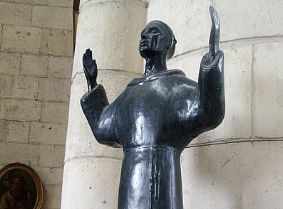 Ansgar - Statue von Gunnar Nielsson (1983) Corbie, Abteikirche