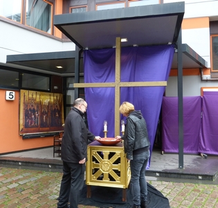 MoGo Gedebkstation auf dem Platz vor dem Kleinen Michel