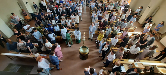 Feier der Taufe am Kleinen Michel im Sonntags-Gottesdienst